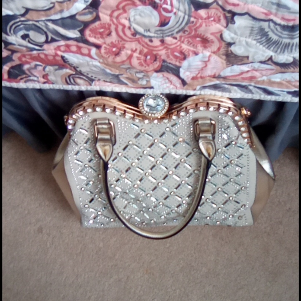 Purse - Picture 2 of 6